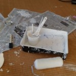 砂壁にはシーラーを塗ってペンキの吸い込みを抑えてありますが、それでもかなりの量のペンキが必要です。