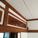 欄間の枠も黒から白にしてあります。ここはアクリルスプレーを使いました