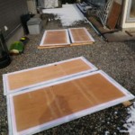 フスマの紙を綺麗にはがして枠をアクリルスプレーで白く塗り替えました